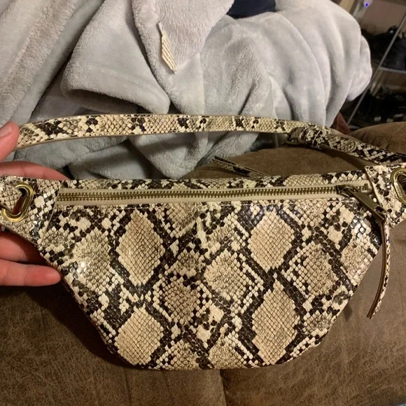 Preston Belt Bag - Picture 7 of 10